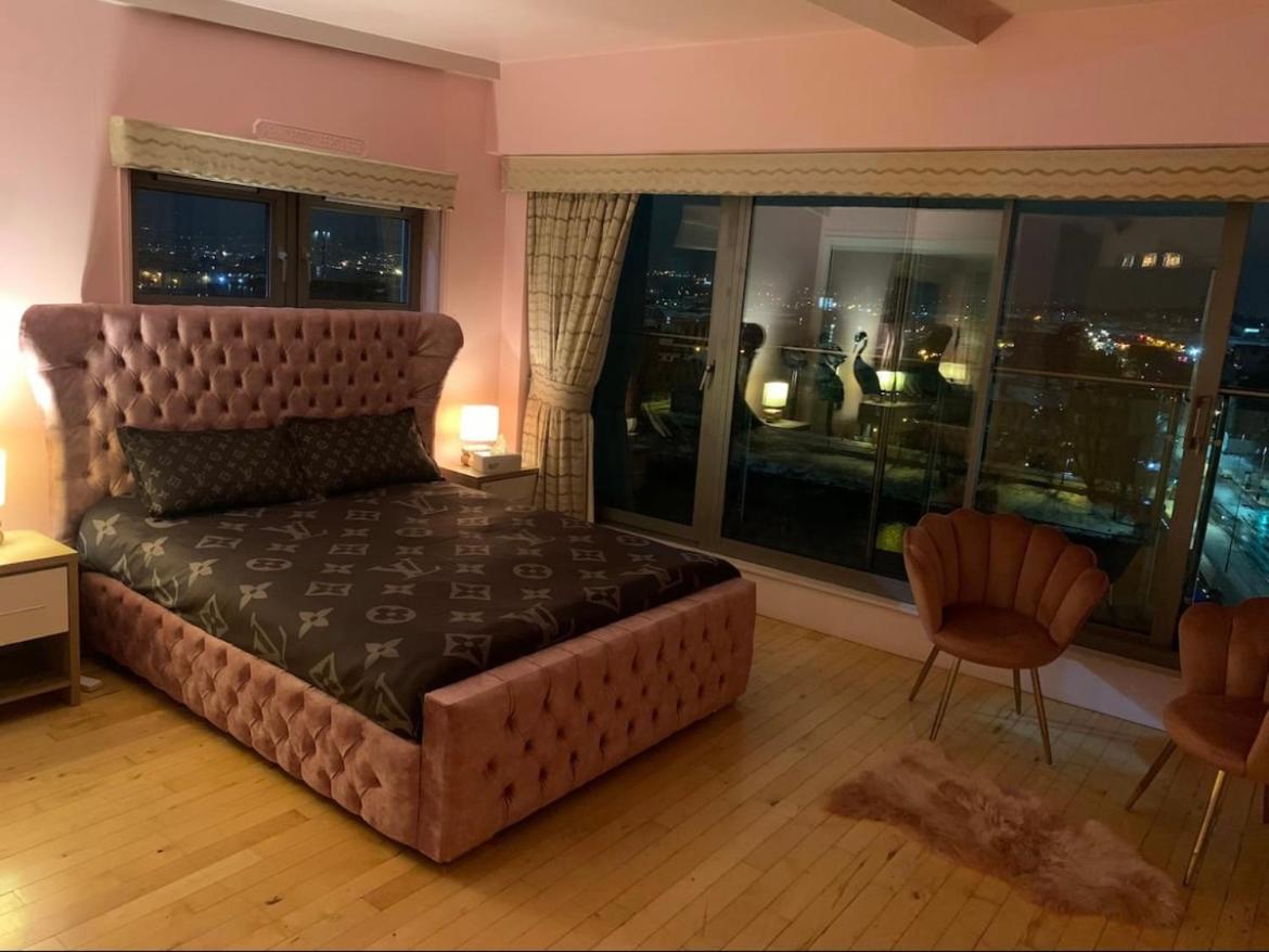 Apartment Designer Penthouse - Centre G1, 3 Bedrooms, 2 Bathrooms, Terrace, Riverview, Off Buchanan Street. Glasgow