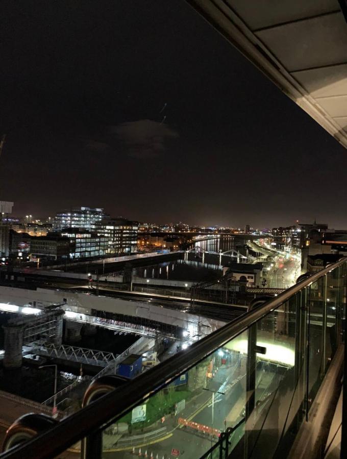 Designer Penthouse - Centre G1, 3 Bedrooms, 2 Bathrooms, Terrace, Riverview, Off Buchanan Street. * Glasgow