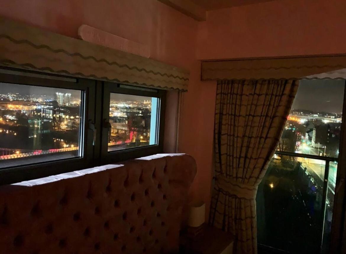 Designer Penthouse - Centre G1, 3 Bedrooms, 2 Bathrooms, Terrace, Riverview, Off Buchanan Street. Apartment *