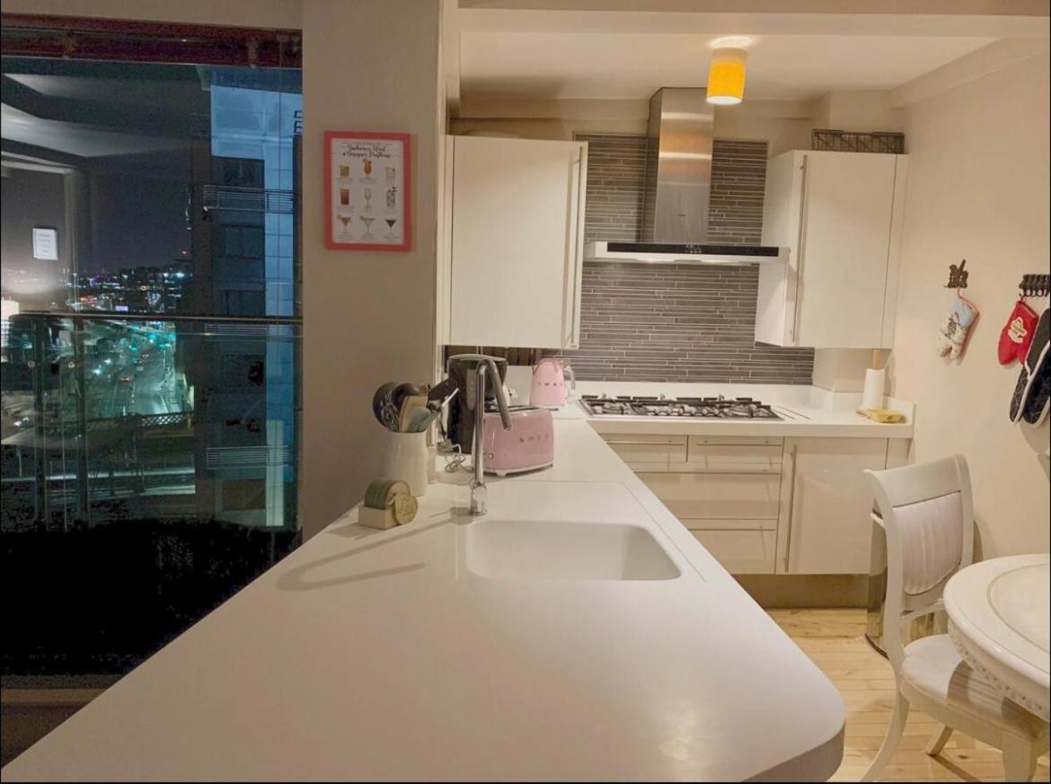 Designer Penthouse - Centre G1, 3 Bedrooms, 2 Bathrooms, Terrace, Riverview, Off Buchanan Street. Glasgow